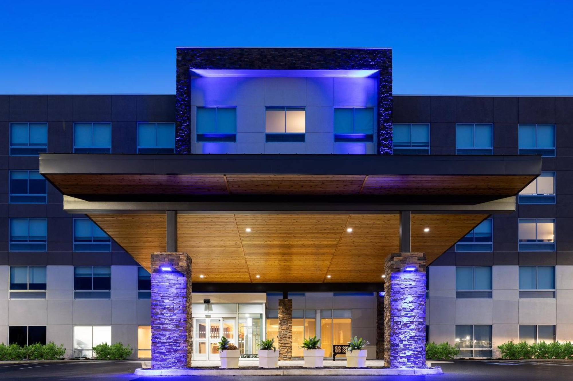 Holiday Inn Express & Suites Waynesboro East Exterior foto